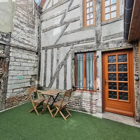 La Champagne - Centre De - Maisonnette Duplex تروي